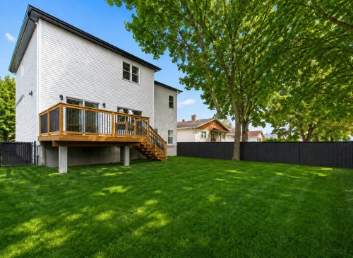 Courtyard - 7 Rue Lavigne, Boisbriand, QC 
