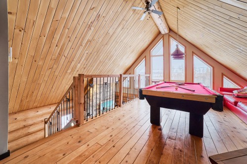 Mezzanine - 472 Ch. Champigny, Larouche, QC - Indoor Photo Showing Other Room