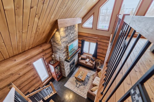 Mezzanine - 472 Ch. Champigny, Larouche, QC - Indoor Photo Showing Other Room With Fireplace