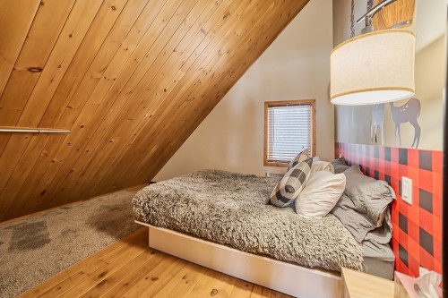 Bedroom - 472 Ch. Champigny, Larouche, QC - Indoor Photo Showing Bedroom