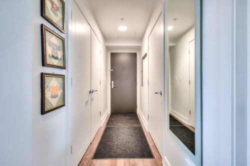 Mud Room - 3101-1300 Boul. René-Lévesque O., Montréal (Ville-Marie), QC 