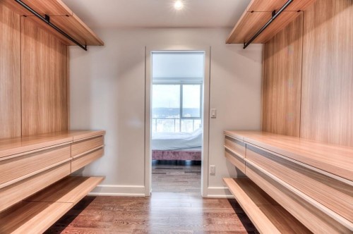 Closet - 3101-1300 Boul. René-Lévesque O., Montréal (Ville-Marie), QC 