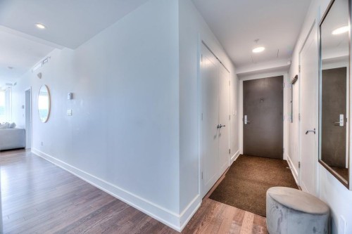 Mud Room - 3101-1300 Boul. René-Lévesque O., Montréal (Ville-Marie), QC 