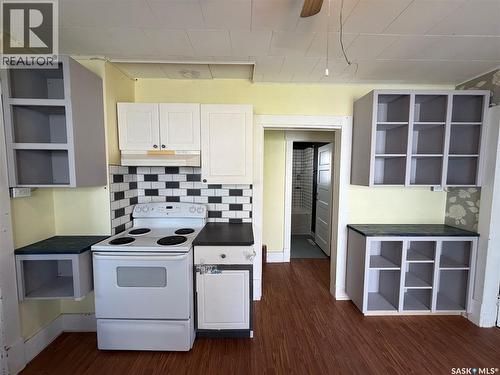 10 Railway Avenue, Redvers, SK - Indoor Photo Showing Kitchen