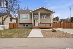 107 Valleyview DRIVE Caronport, SK S0H 0S0