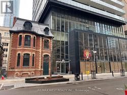 1106 - 15 GRENVILLE STREET Toronto, ON M4Y 1A1