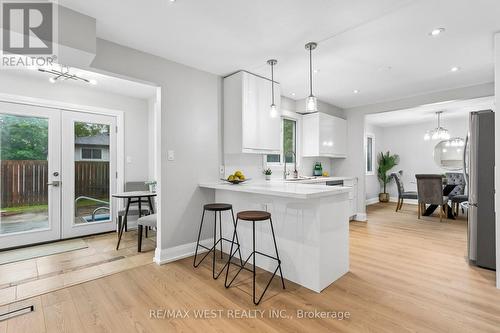 563 Joyce Boulevard, Milton, ON - Indoor Photo Showing Kitchen