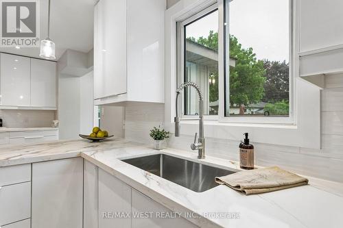 563 Joyce Boulevard, Milton, ON - Indoor Photo Showing Kitchen