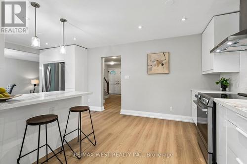 563 Joyce Boulevard, Milton, ON - Indoor Photo Showing Kitchen With Upgraded Kitchen