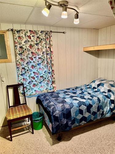 307 Elm Drive, Oak Lake Beach, MB - Indoor Photo Showing Bedroom