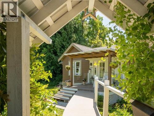 4215 Westview Ave, Powell River, BC - Outdoor