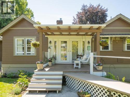 4215 Westview Ave, Powell River, BC - Outdoor