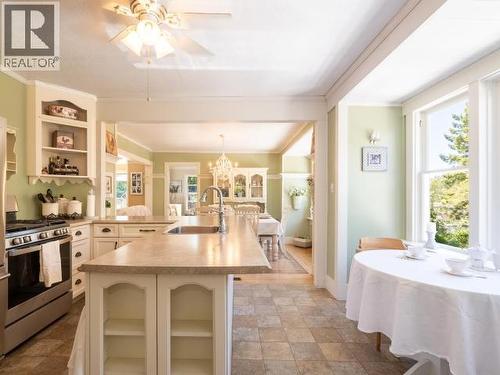 4215 Westview Ave, Powell River, BC - Indoor Photo Showing Kitchen