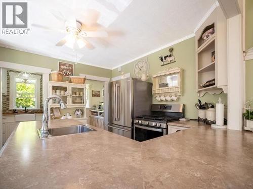 4215 Westview Ave, Powell River, BC - Indoor Photo Showing Kitchen