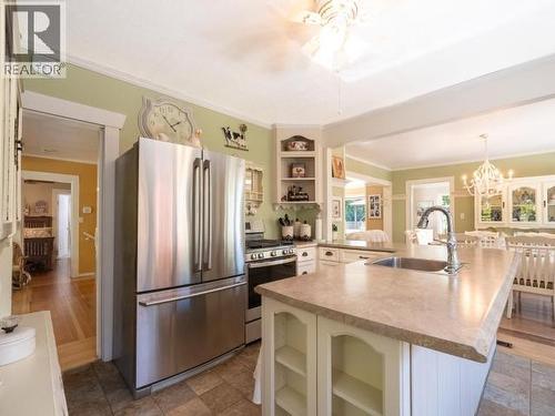 4215 Westview Ave, Powell River, BC - Indoor Photo Showing Kitchen