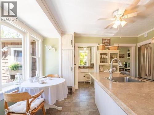 4215 Westview Ave, Powell River, BC - Indoor Photo Showing Kitchen