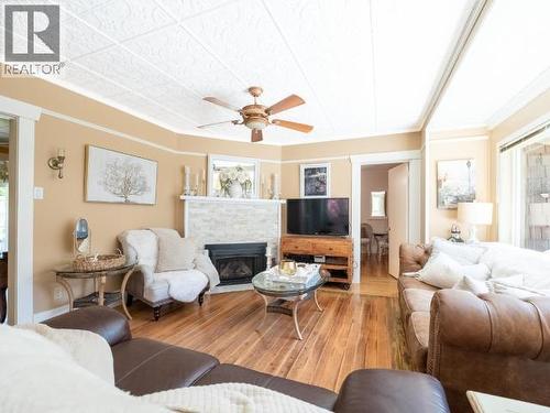4215 Westview Ave, Powell River, BC - Indoor Photo Showing Living Room With Fireplace