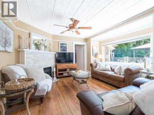 4215 Westview Ave, Powell River, BC - Indoor Photo Showing Living Room With Fireplace