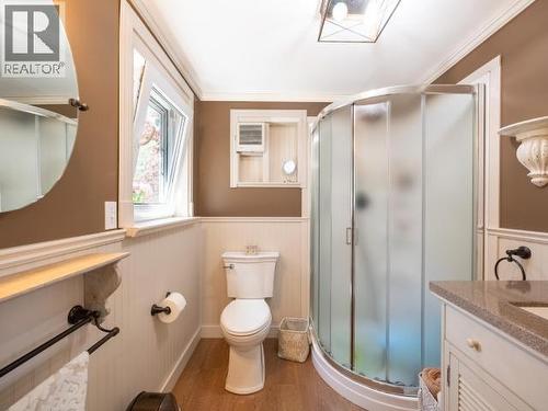 4215 Westview Ave, Powell River, BC - Indoor Photo Showing Bathroom