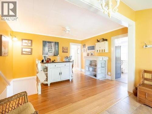 4215 Westview Ave, Powell River, BC - Indoor