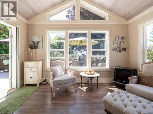4215 Westview Ave, Powell River, BC - Indoor Photo Showing Living Room
