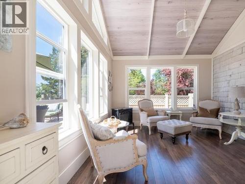 4215 Westview Ave, Powell River, BC - Indoor Photo Showing Living Room