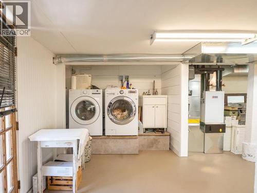 4215 Westview Ave, Powell River, BC - Indoor Photo Showing Laundry Room