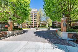 518 - 21 BURKEBROOK PLACE Toronto, ON M4G 0A2