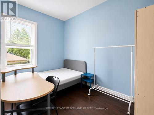 406 Jackson Street W, Hamilton, ON - Indoor Photo Showing Bedroom
