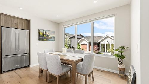 3311 Aspen Lane, Kelowna, BC - Indoor Photo Showing Dining Room