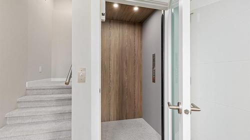 3311 Aspen Lane, Kelowna, BC - Indoor Photo Showing Other Room