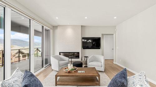 3311 Aspen Lane, Kelowna, BC - Indoor Photo Showing Other Room