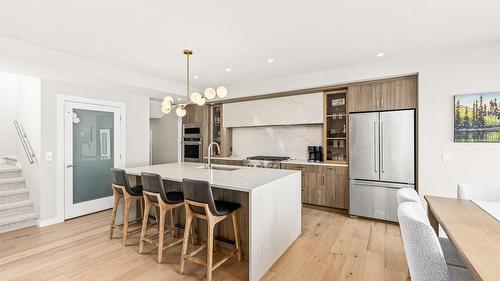 3311 Aspen Lane, Kelowna, BC - Indoor Photo Showing Kitchen With Upgraded Kitchen
