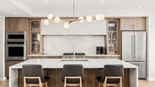 3311 Aspen Lane, Kelowna, BC - Indoor Photo Showing Kitchen With Upgraded Kitchen