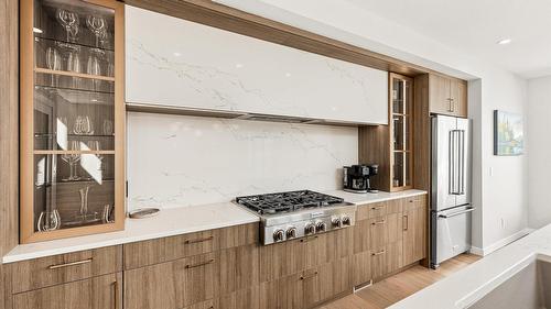3311 Aspen Lane, Kelowna, BC - Indoor Photo Showing Kitchen With Upgraded Kitchen