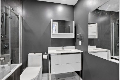 Salle de bains - 310-775 Av. Plymouth, Mont-Royal, QC - Indoor Photo Showing Bathroom