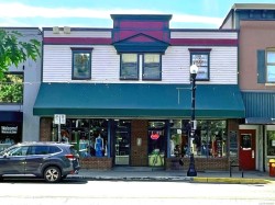 27 Commercial St Nanaimo, BC V9R 5N9