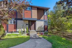 116 MCCLINTOCK WAY  Ottawa, ON K2L 2A4