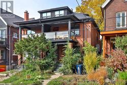 8 GRAFTON AVENUE Toronto, ON M6R 1C4