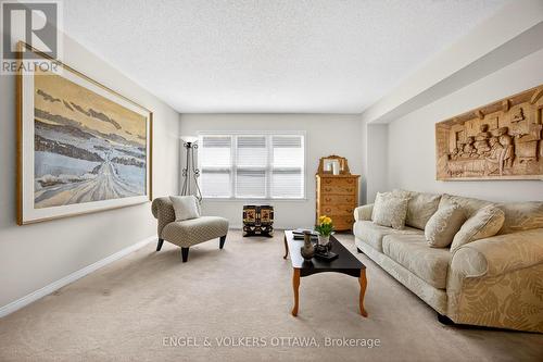 36 Brigadier Private, Ottawa, ON - Indoor Photo Showing Living Room