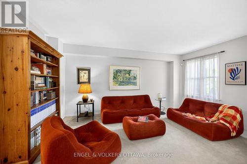 36 Brigadier Private, Ottawa, ON - Indoor Photo Showing Living Room