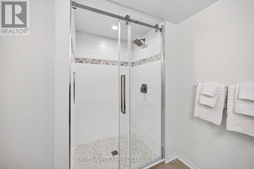 36 Brigadier Private, Ottawa, ON - Indoor Photo Showing Bathroom