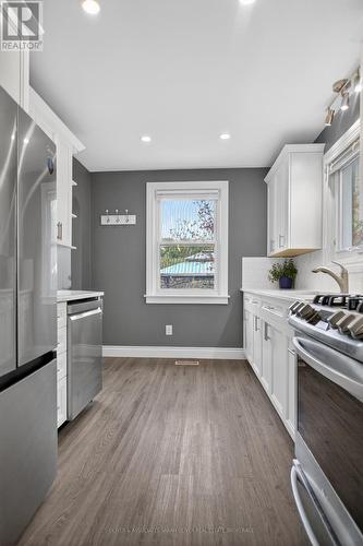 24 Third Avenue, St. Thomas, ON - Indoor Photo Showing Kitchen