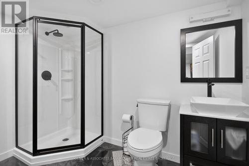 24 Third Avenue, St. Thomas, ON - Indoor Photo Showing Bathroom