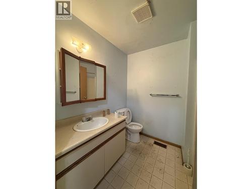 3677 First Avenue, Smithers, BC - Indoor Photo Showing Bathroom