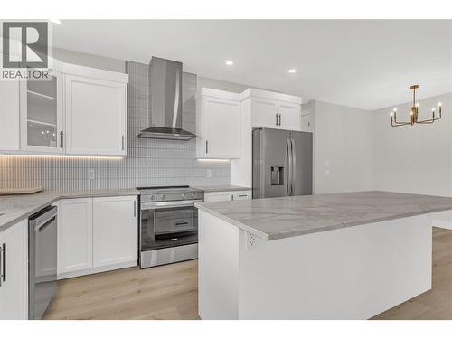 2150 Montenegro Drive, Kelowna, BC - Indoor Photo Showing Kitchen With Upgraded Kitchen