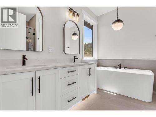 Master Ensuite - 2150 Montenegro Drive, Kelowna, BC - Indoor Photo Showing Bathroom