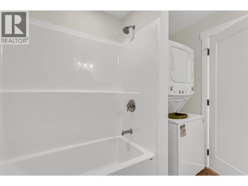 Tub Shower and Laundry in Bathroom - 2150 Montenegro Drive, Kelowna, BC - Indoor Photo Showing Laundry Room