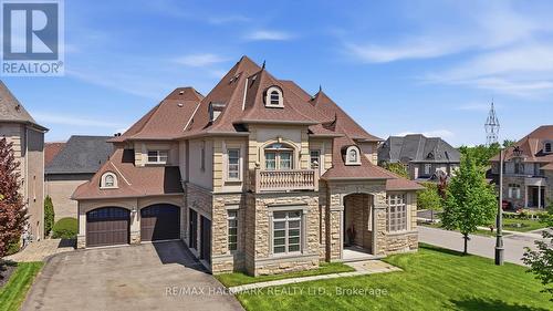 123 CARISBROOKE CIRCLE  Aurora, ON L4G 0K4