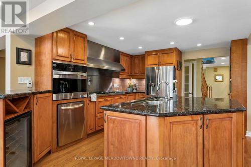 3170 Plum Tree Crescent, Mississauga, ON - Indoor Photo Showing Kitchen
